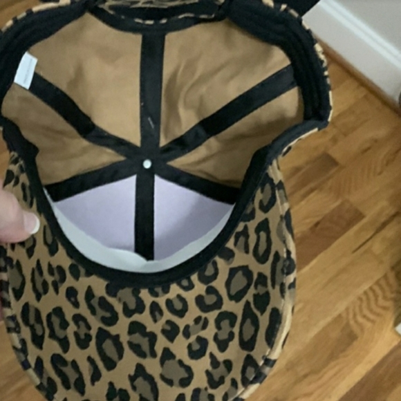Leopard print hat, adjustable back, nwt - Picture 2 of 3